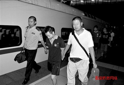 今年9月,警方趕赴廣西將嫌疑人抓獲,目前嫌疑人均已經(jīng)被批準(zhǔn)逮捕。警方供圖